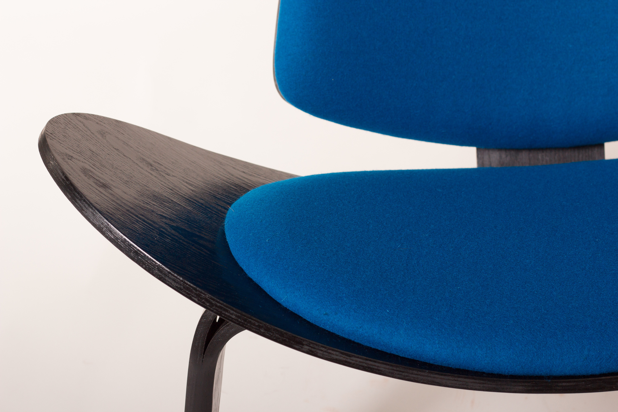 20 эксклюзивных стульев Shell Chair от Maharam